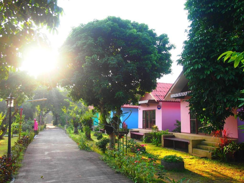 Donut Resort Mae Sai Exterior photo